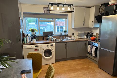 1 bedroom ground floor maisonette for sale, WOKING