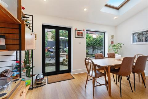 8 Warren Road, London, SW19 2HX