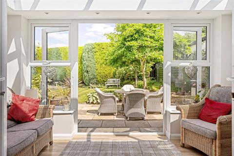 9 Garth Avenue, Collingham, Wetherby, LS22 5BJ