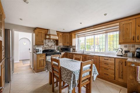 9 Garth Avenue, Collingham, Wetherby, LS22 5BJ