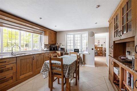 9 Garth Avenue, Collingham, Wetherby, LS22 5BJ