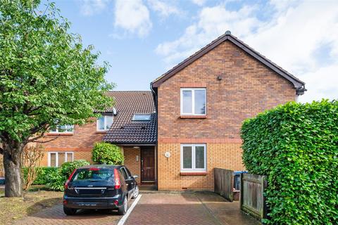 250 North Road, London, SW19 1TR