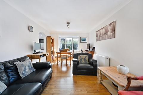 250 North Road, London, SW19 1TR