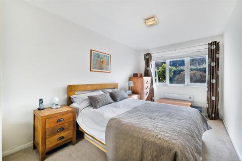 250 North Road, London, SW19 1TR