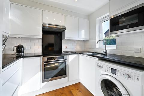 250 North Road, London, SW19 1TR