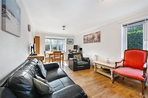250 North Road, London, SW19 1TR
