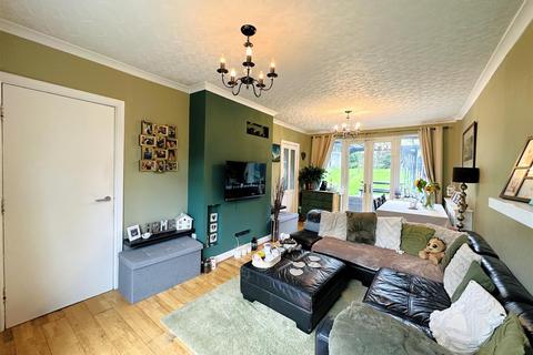 4 bedroom semi-detached house for sale, Butterbowl Road, Leeds