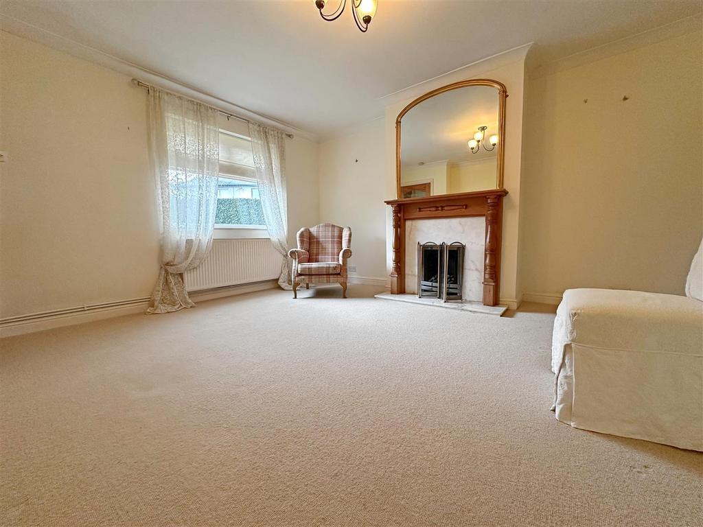 Waverley Crescent, Hipperholme 2 bed semidetached house for sale £