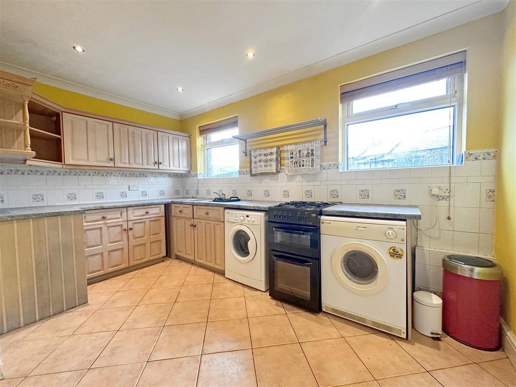 Waverley Crescent, Hipperholme 2 bed semidetached house for sale £