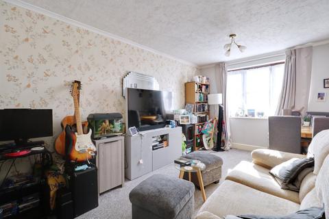 1 bedroom flat for sale, Bernice Close, Rainham RM13