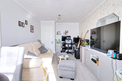 1 bedroom flat for sale, Bernice Close, Rainham RM13