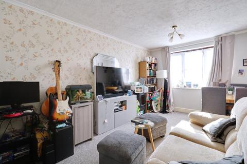 4 Bernice Close, Rainham, RM13 9JD