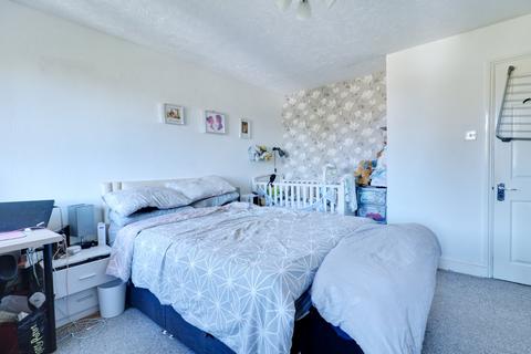 4 Bernice Close, Rainham, RM13 9JD