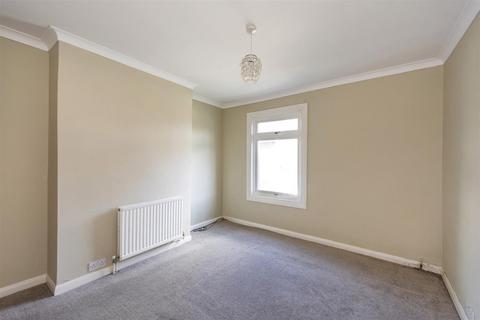 2 bedroom house to rent, Houselands Road, Tonbridge