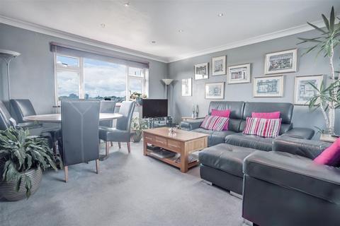 1 bedroom apartment for sale, Durham Avenue, Woodford Green, IG8