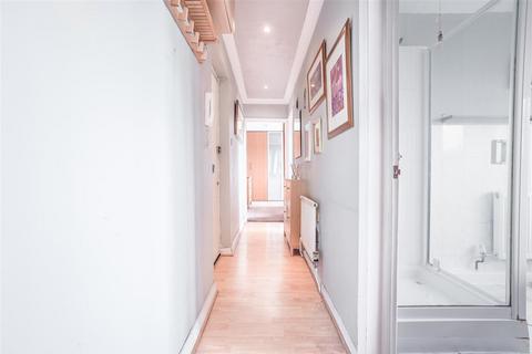 1 bedroom apartment for sale, Durham Avenue, Woodford Green, IG8