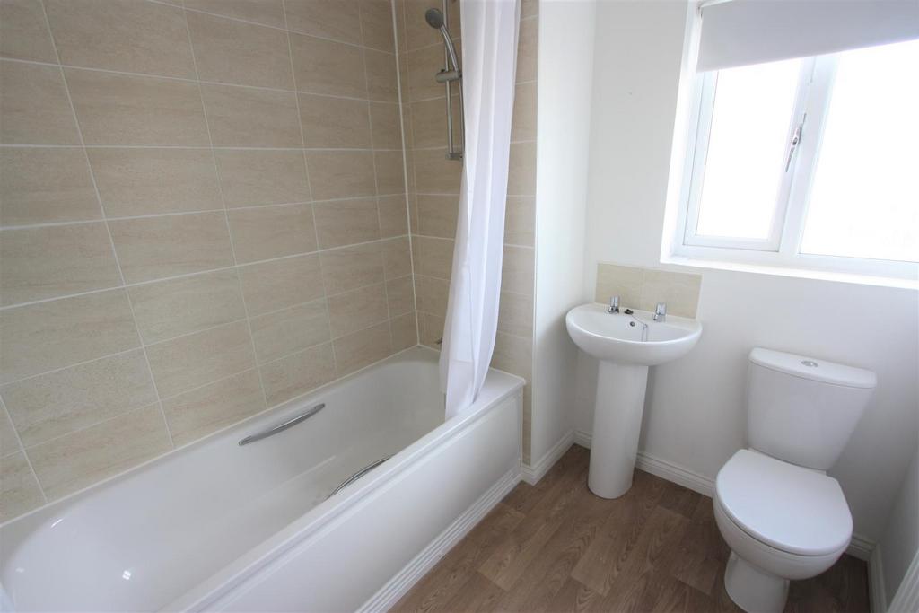 15 Mallory Drive Bathroom