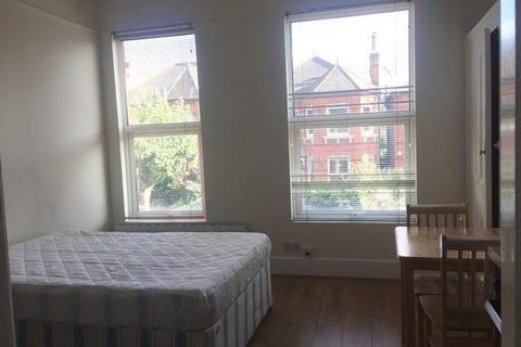 Studio to rent, Manstone Road, Kilburn NW2