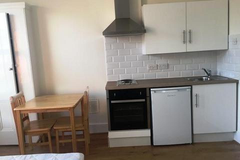 Studio to rent, Manstone Road, Kilburn NW2