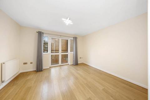 3 bedroom flat to rent, Highwood Close, East Dulwich, London, SE22