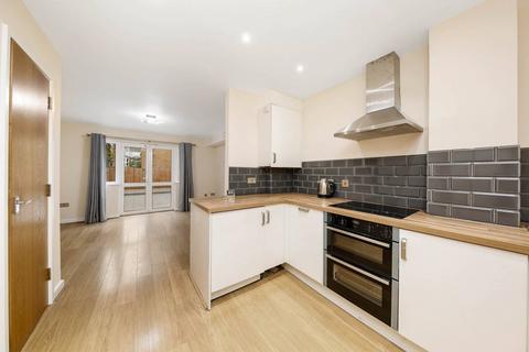 3 bedroom flat to rent, Highwood Close, East Dulwich, London, SE22