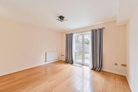 3 bedroom flat to rent, Highwood Close, East Dulwich, London, SE22