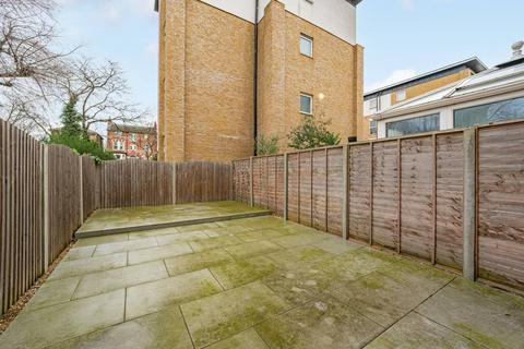 3 bedroom flat to rent, Highwood Close, East Dulwich, London, SE22