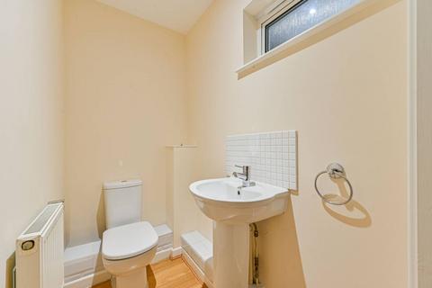 3 bedroom flat to rent, Highwood Close, East Dulwich, London, SE22