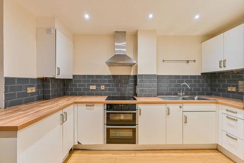 3 bedroom flat to rent, Highwood Close, East Dulwich, London, SE22