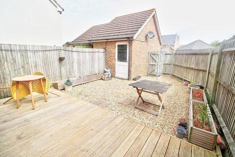 3 bedroom semi-detached house to rent, St. Lawrence Place, Eastbourne BN23