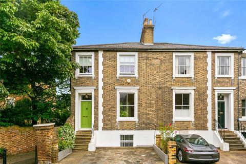 4 The Vineyard, Richmond, TW10 6AQ