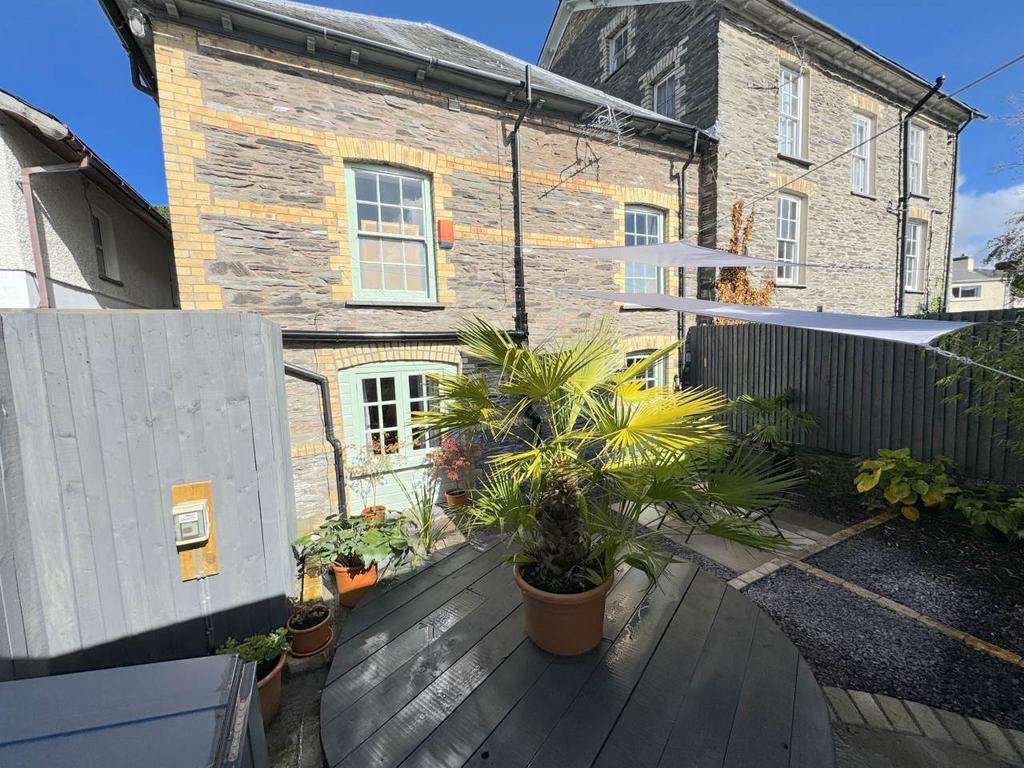 Courtyard2