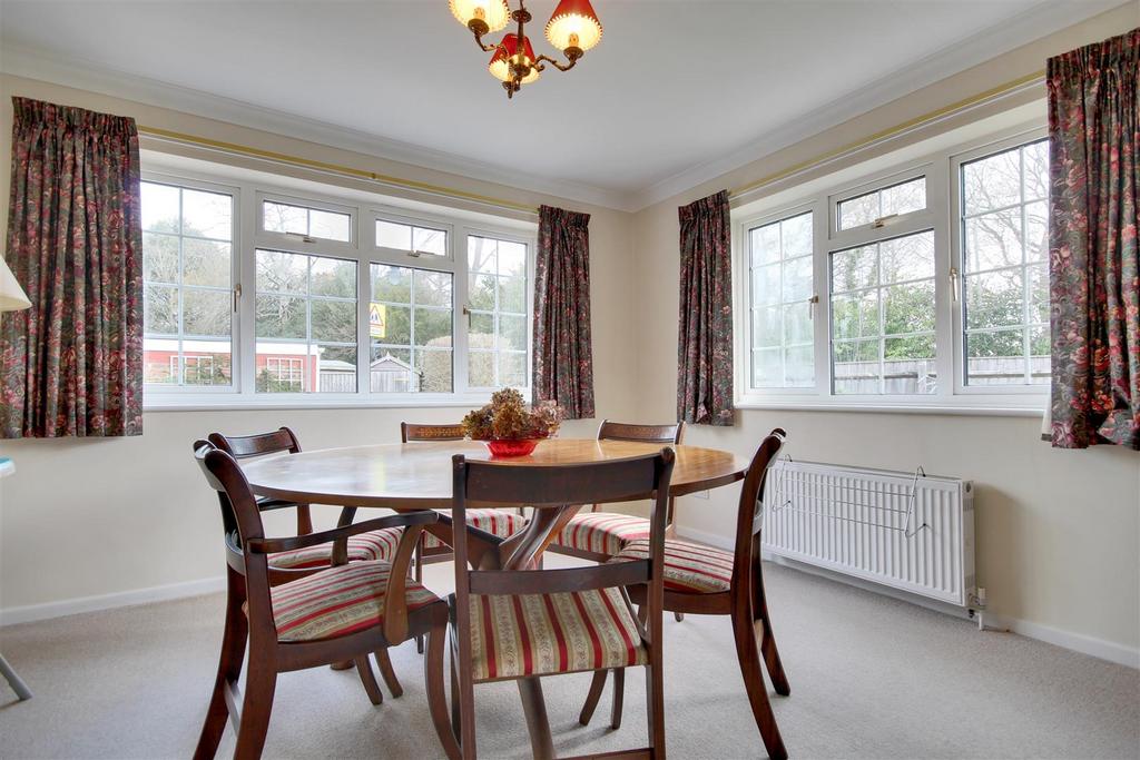 Waters Green Court, Brockenhurst 4 bed detached house to rent £1,800