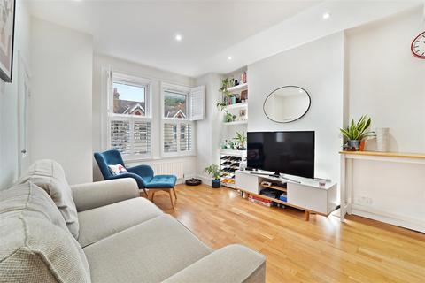 2 bedroom flat for sale, West Gardens, Colliers Wood SW17