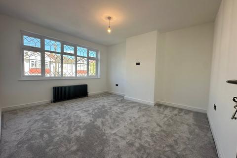 3 bedroom terraced house to rent, Gidea Park, RM2