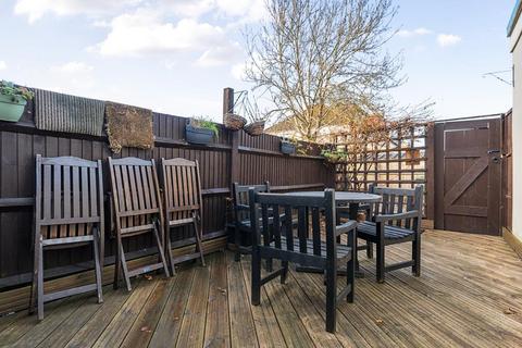 2 bedroom maisonette for sale, Sunbury-on-Thames,  Surrey,  TW16