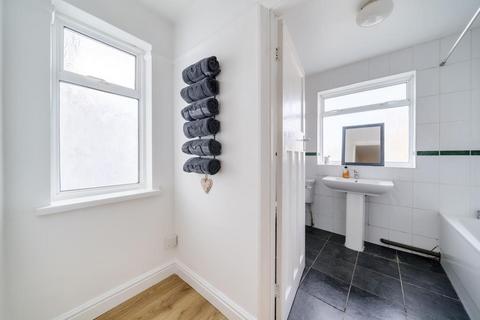 2 bedroom maisonette for sale, Sunbury-on-Thames,  Surrey,  TW16