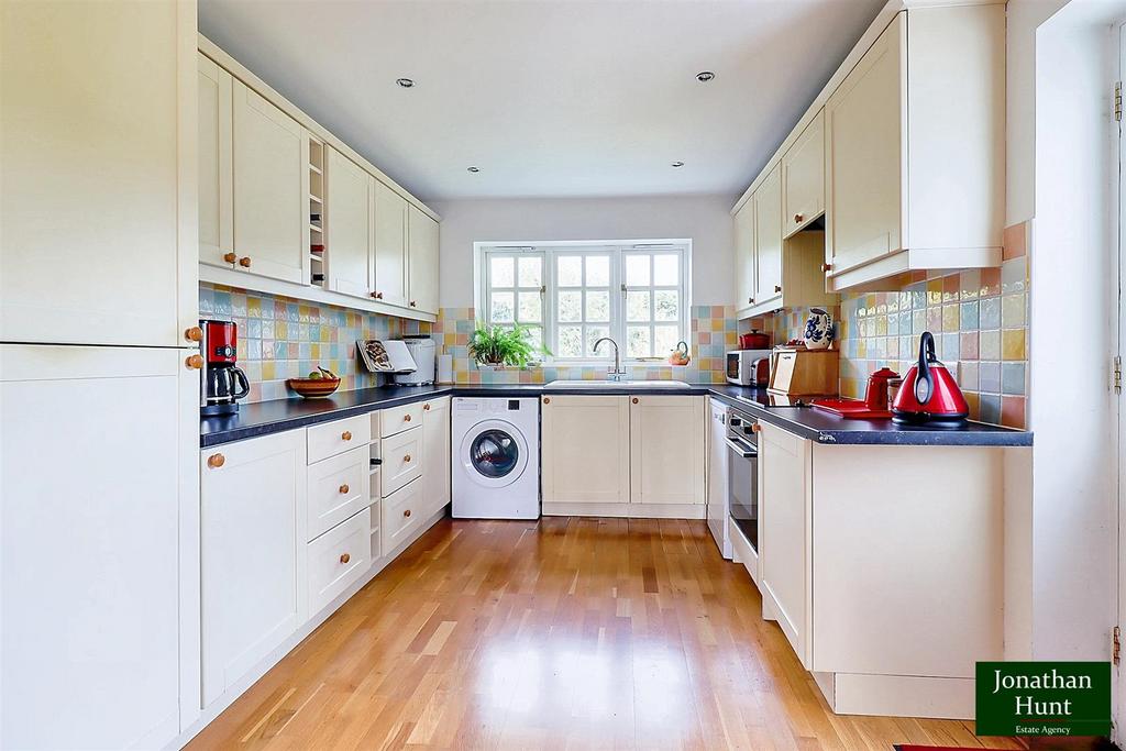 KITCHEN/DINING ROOM pic 2