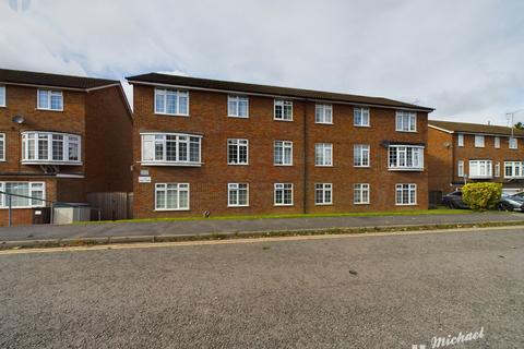 2 bedroom flat for sale, Croft Court, Croft Road, Aylesbury, Buckinghamshire