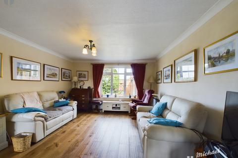 2 bedroom flat for sale, Croft Court, Croft Road, Aylesbury, Buckinghamshire