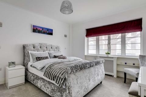 1 bedroom flat for sale, Old Brompton Road, London, SW5