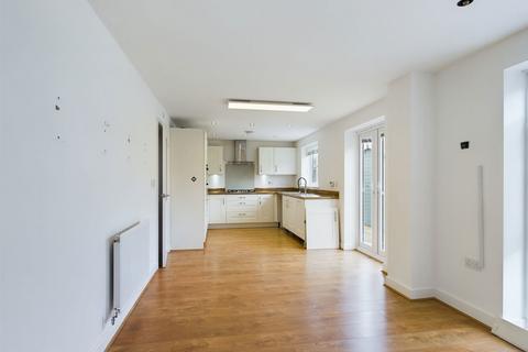 73 Glovers Way, Burscough, Ormskirk, L40 5AA
