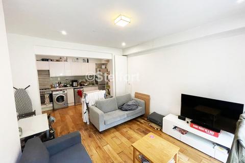 3 bedroom flat to rent, Burghley Road, London, NW5