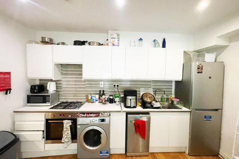 3 bedroom flat to rent, Burghley Road, London, NW5