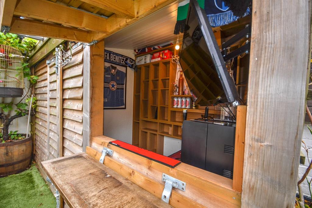 Outside Bar