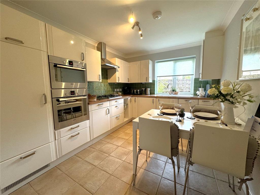 High Street, Milford On Sea... 2 bed terraced house - £375,000