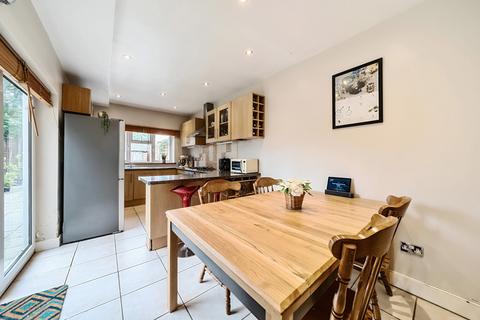 40 Neuchatel Road, London, SE6 4EQ
