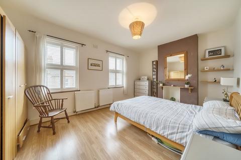 40 Neuchatel Road, London, SE6 4EQ