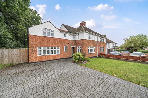 122 Riefield Road, London, SE9 2RA