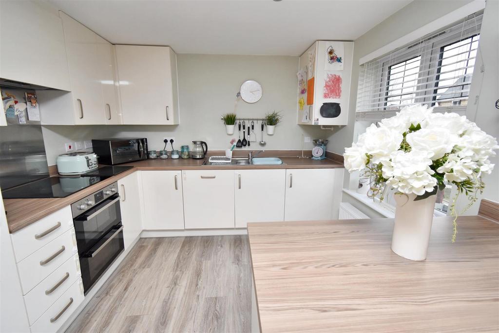 Merlin Road, Corby NN17 3 bed semidetached house for sale £260,000